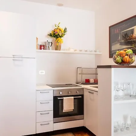 Apartment With Garden In Porta Latina *